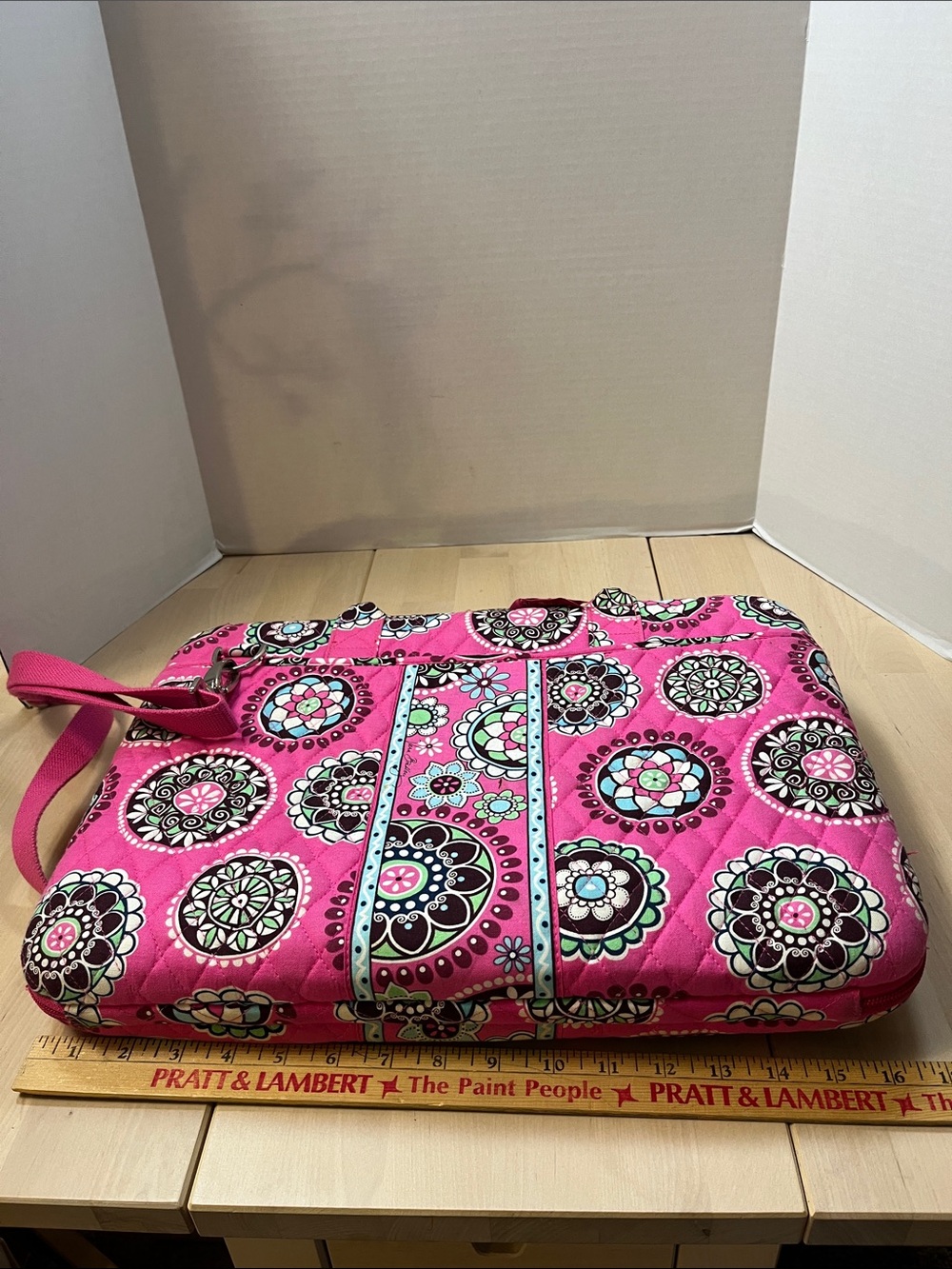 Vera Bradley Pink Cupcake Hard Shell Laptop Travel Bag Quilted Cotton w/ Strap - Picture 15 of 16